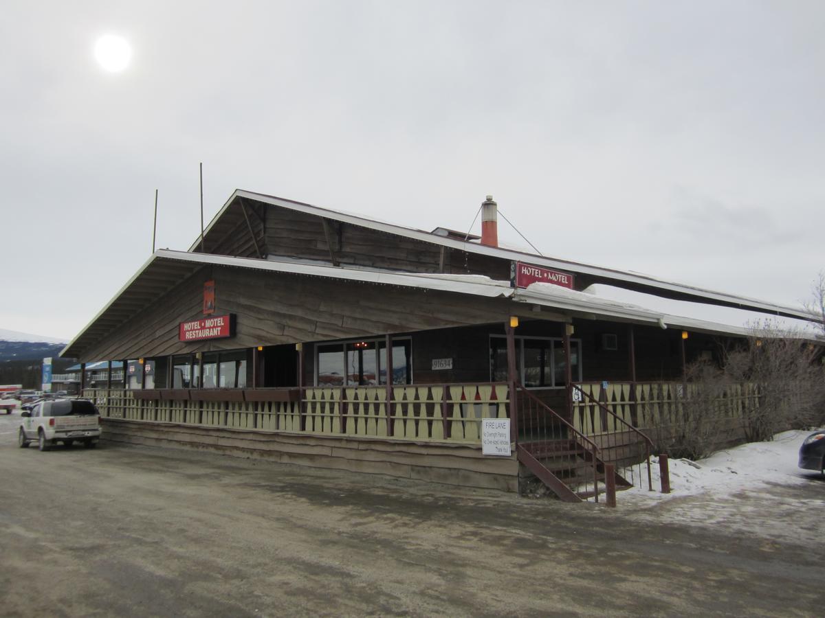 Airport Chalet Whitehorse Exterior foto