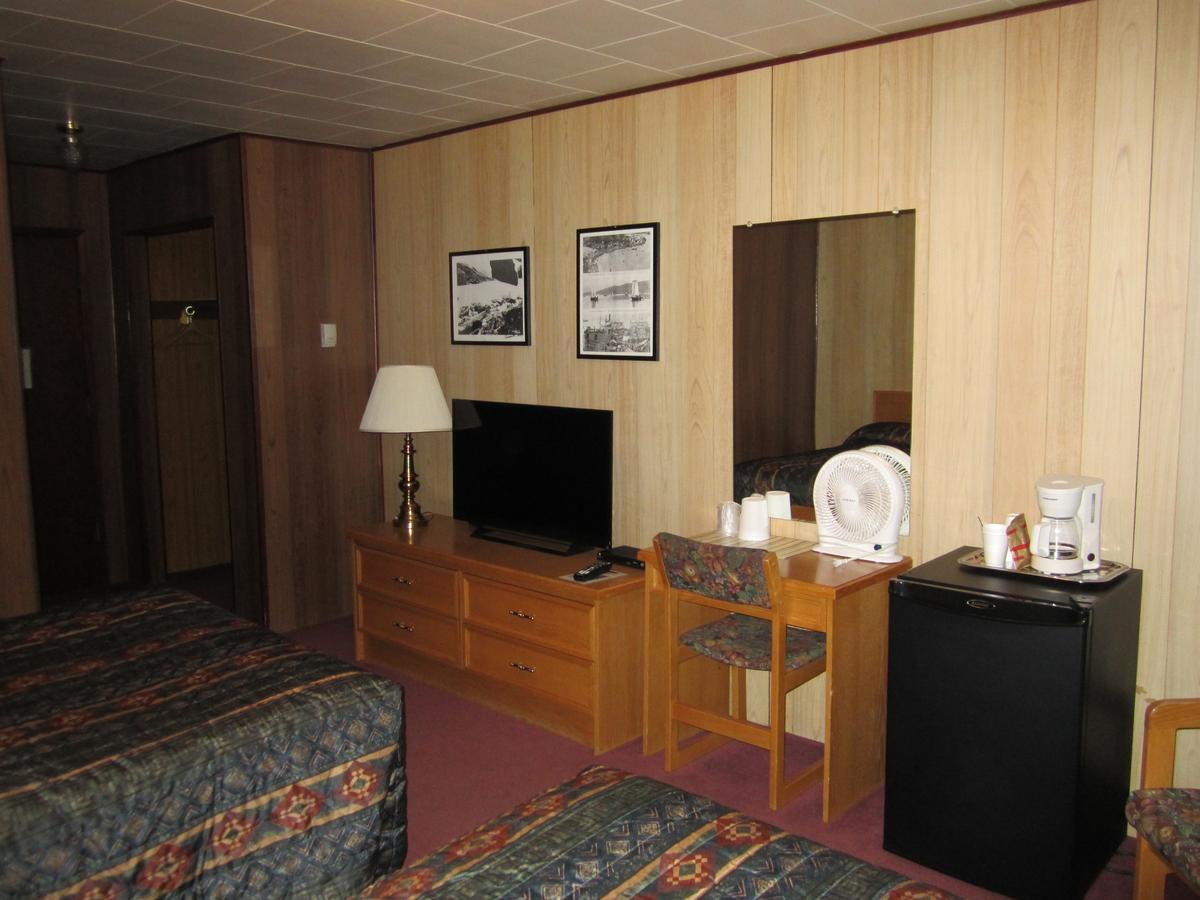 Airport Chalet Whitehorse Exterior foto